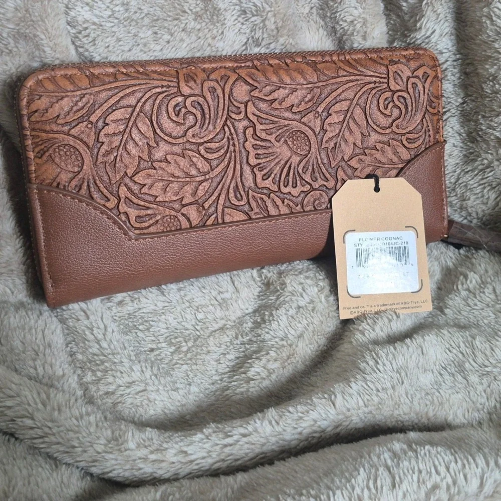 Frye and Co Womens Flower Cognac Tooled  Zip Around Wallet S2000104JC-210 - Picture 2 of 3